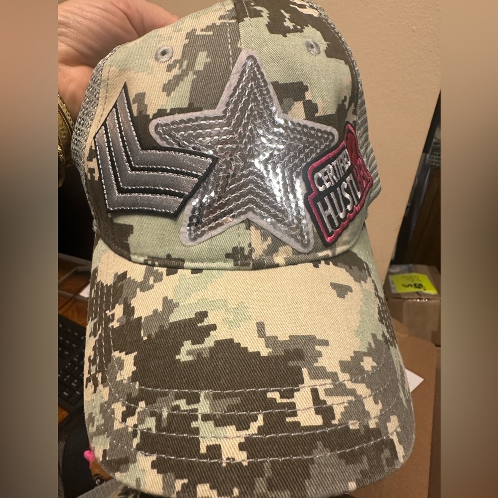 Trucker Hat Glam
